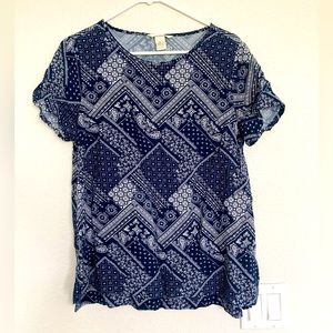 4/$25 H&M Navy and White Patterned Shirt Women’s 6